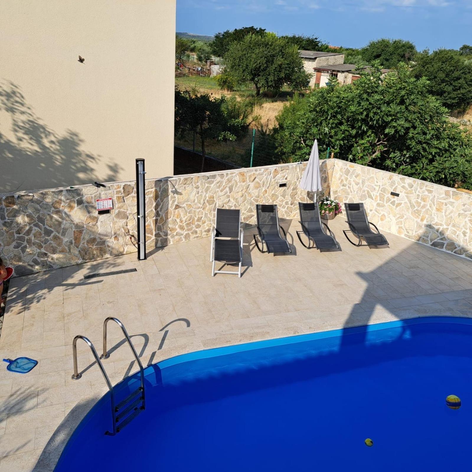 Iva Sa Bazenom Appartamento